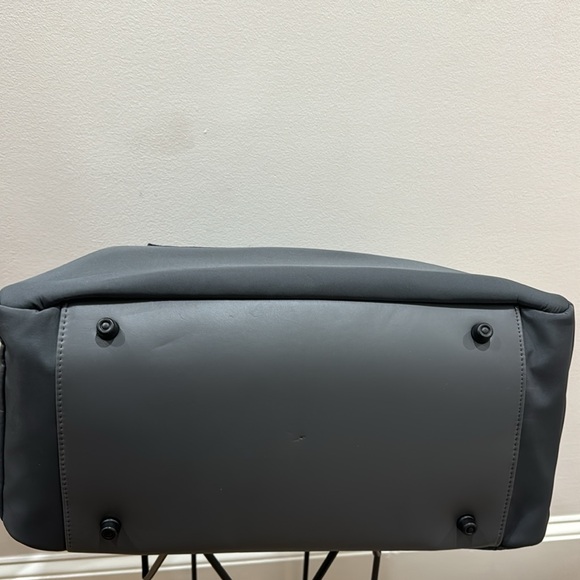 NEW🎅🏾. JOAN&DAVID The KENNEDY / The Kennedy is 20” Duffle Bag/light weight. - Picture 9 of 14